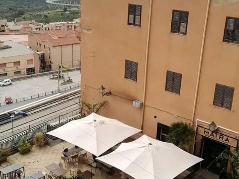 First photo of the property
