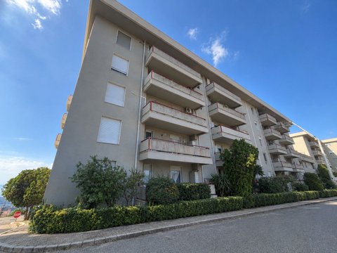 First photo of the property