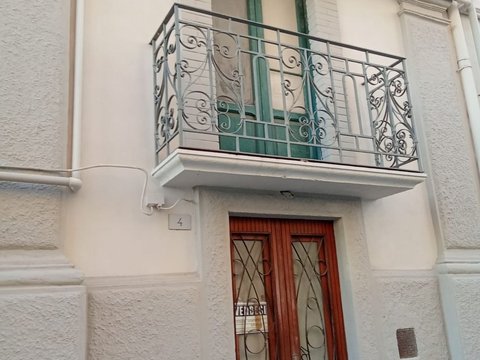 First photo of the property