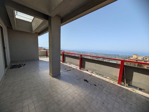 First photo of the property
