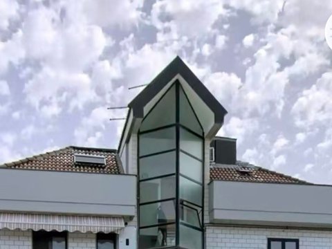 First photo of the property