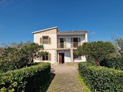 First photo of the property