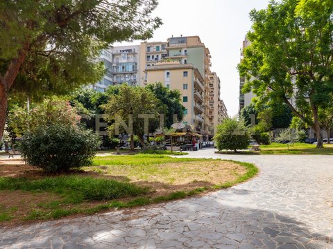 Перша фотографія об’єкта нерухомості