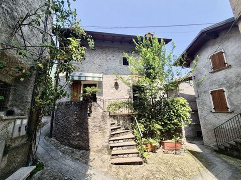 First photo of the property
