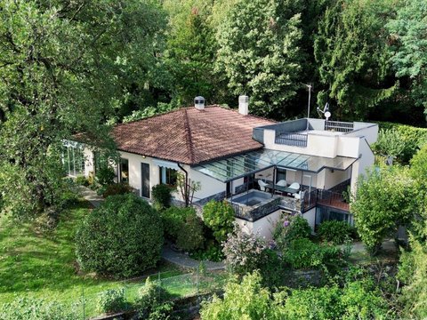 First photo of the property