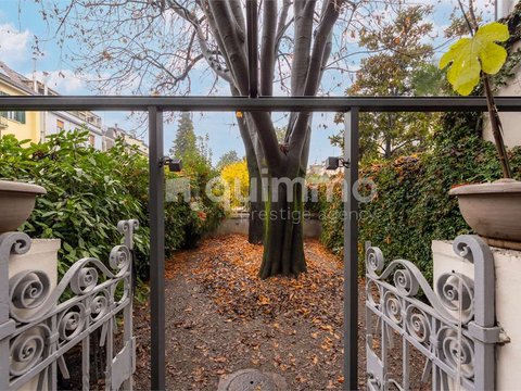 First photo of the property