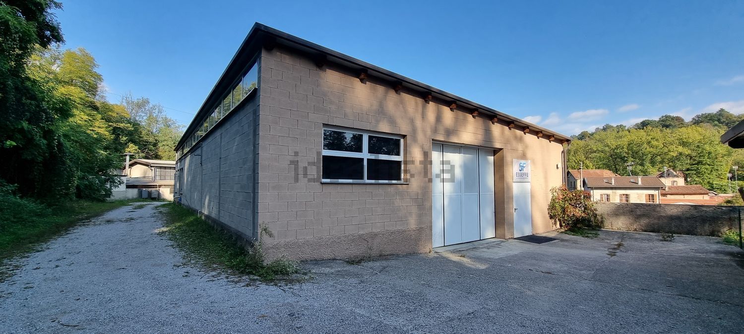 Capannone Industriale in affitto a Verano Brianza
