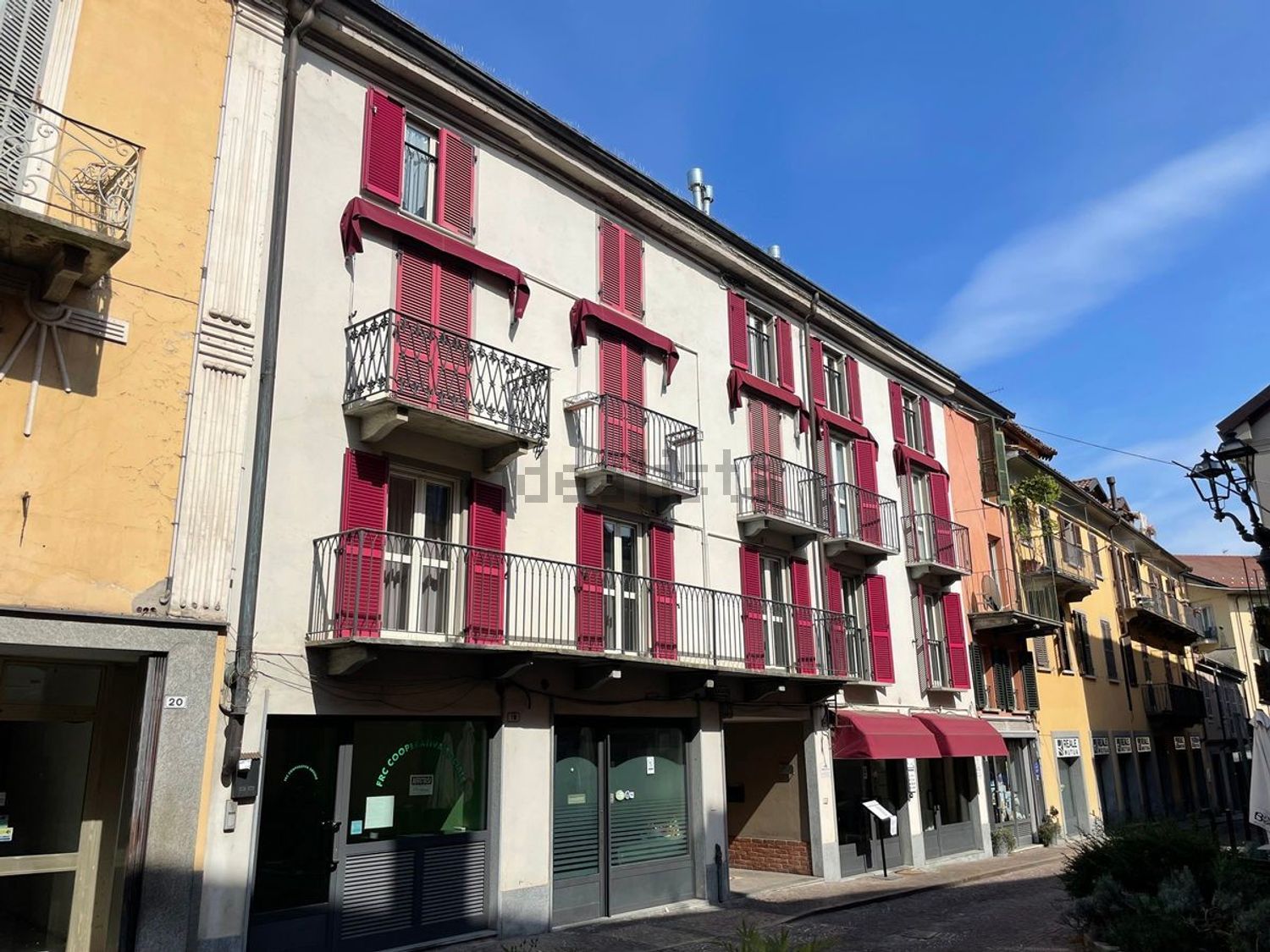 Locale Commerciale in vendita a Canelli
