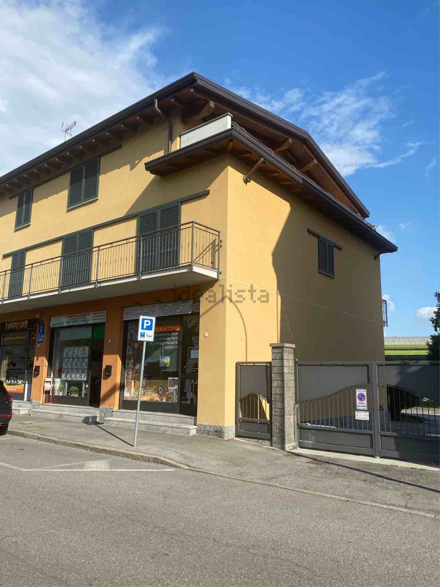Negozio in affitto a Erba