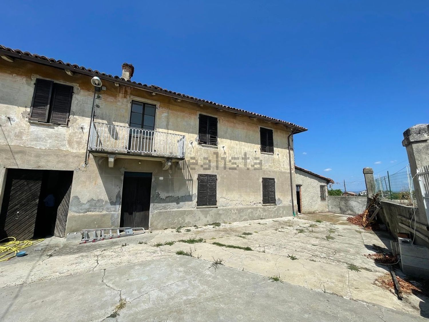 Cascina/Casale in vendita a Castiglione Tinella