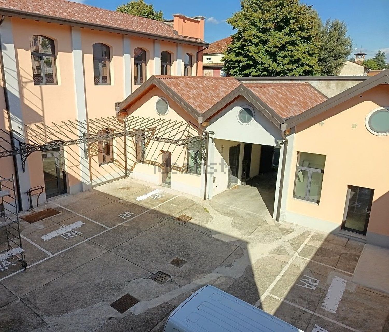 Locale Commerciale in affitto a Busto Arsizio