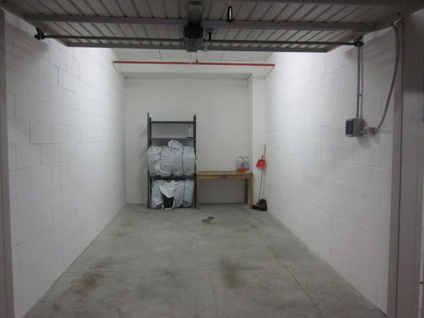 Garage o posto auto In Affitto