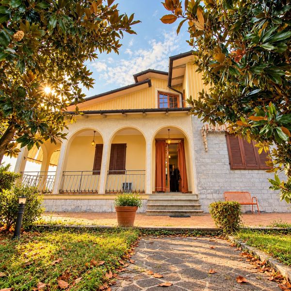 Casa/Casa indipendente In Vendita