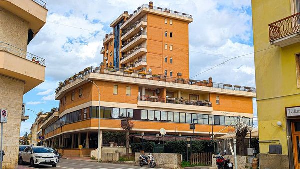 Locale In Affitto