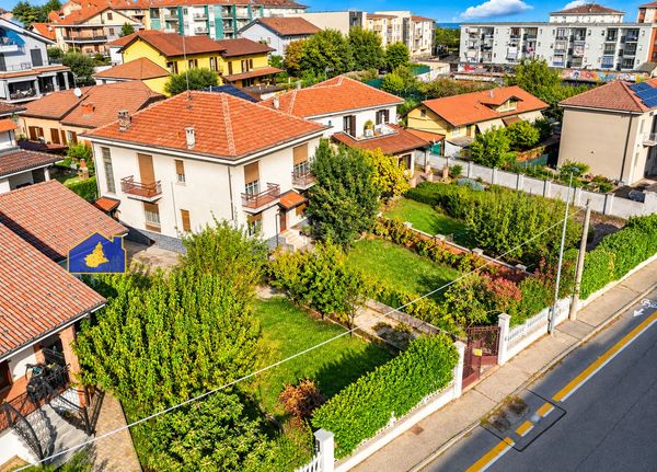 Casa/Villetta bifamiliare In Vendita