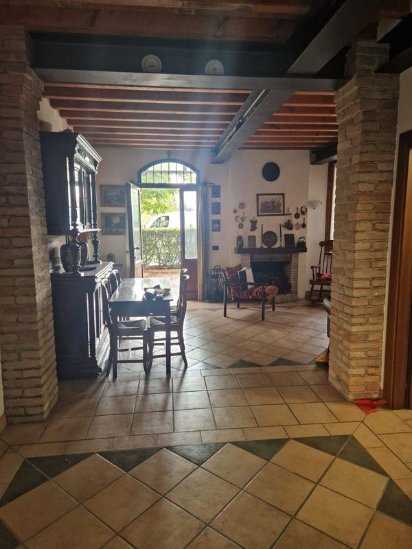 Casa/Villetta a schiera In Vendita