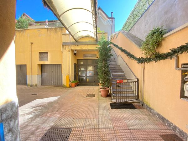 Locale In Vendita