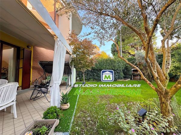Casa/Villetta a schiera In Vendita