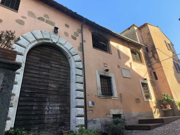 Edificio multiuso In Vendita
