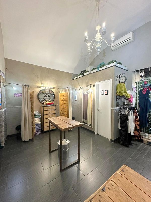 Locale In Vendita