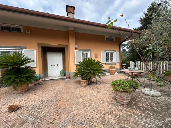 Casa/Villa In Vendita