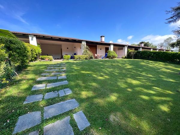 Casa/Villetta a schiera In Vendita