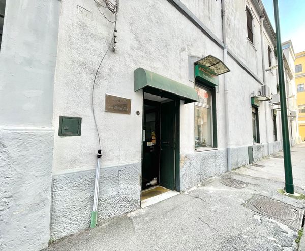 Locale In Vendita