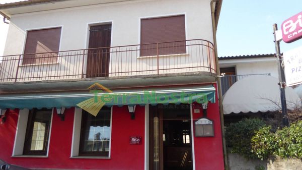 Locale In Vendita