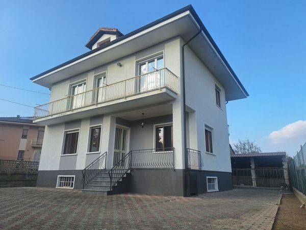 Casa/Casa indipendente In Vendita