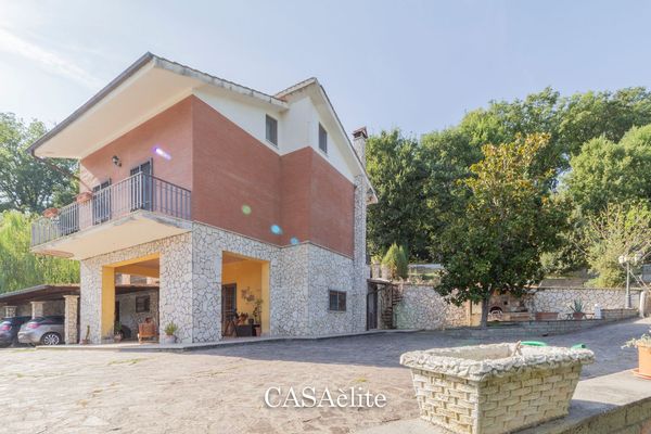 Casa/Villa In Vendita