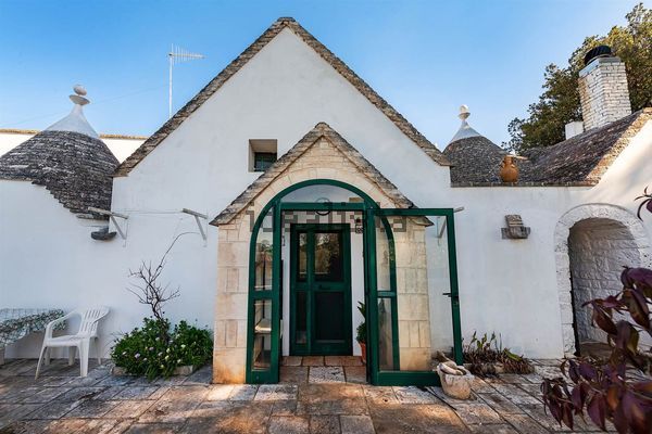 3-bedroom freehold villa in Monopoli — photo 1 of 5