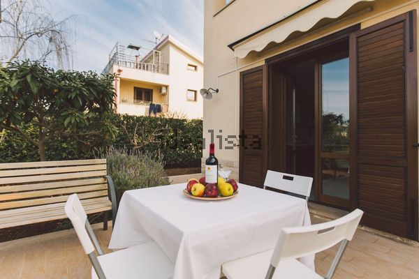 Villetta a schiera in Via dello Sparviero s.n.c, Carrozziere, Siracusa