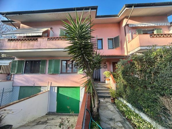 4-bedroom freehold villa in Forte dei Marmi — photo 2 of 5