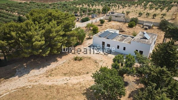 4-bedroom freehold villa in Nardò — photo 2 of 5