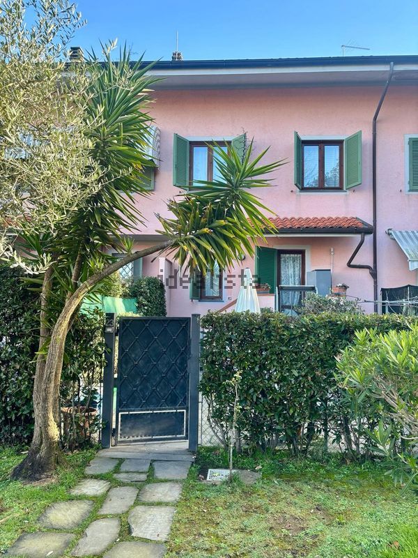 Villetta a schiera in Via Ferrucci s.n.c, Vittoria Apuana, Forte dei Marmi