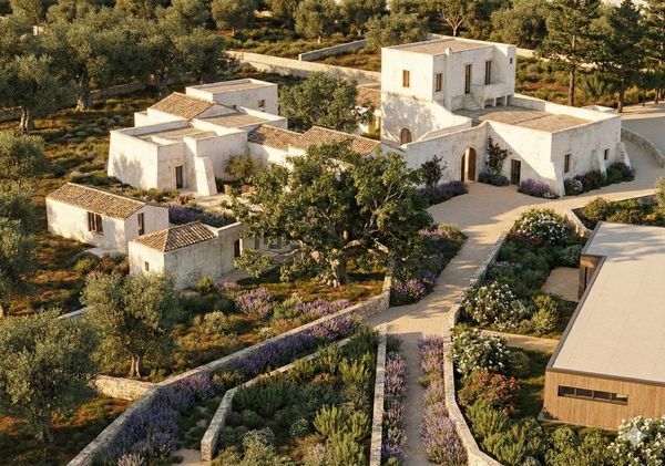 16-bedroom freehold villa in Lecce — photo 1 of 5