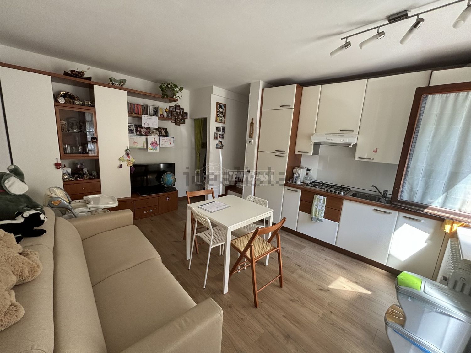 Appartamento a Albate-Muggiò, Como