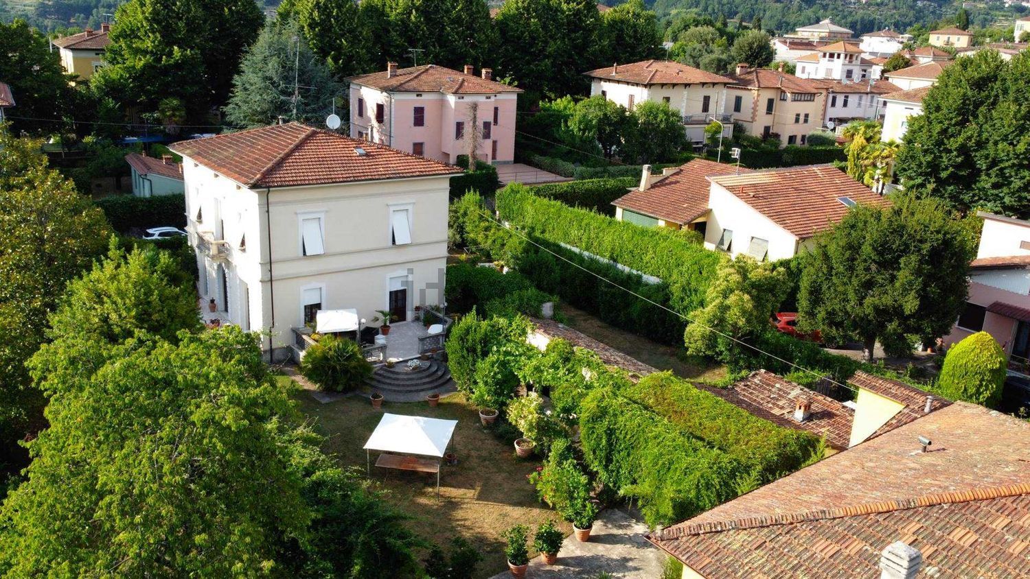 Case e ville a Barga