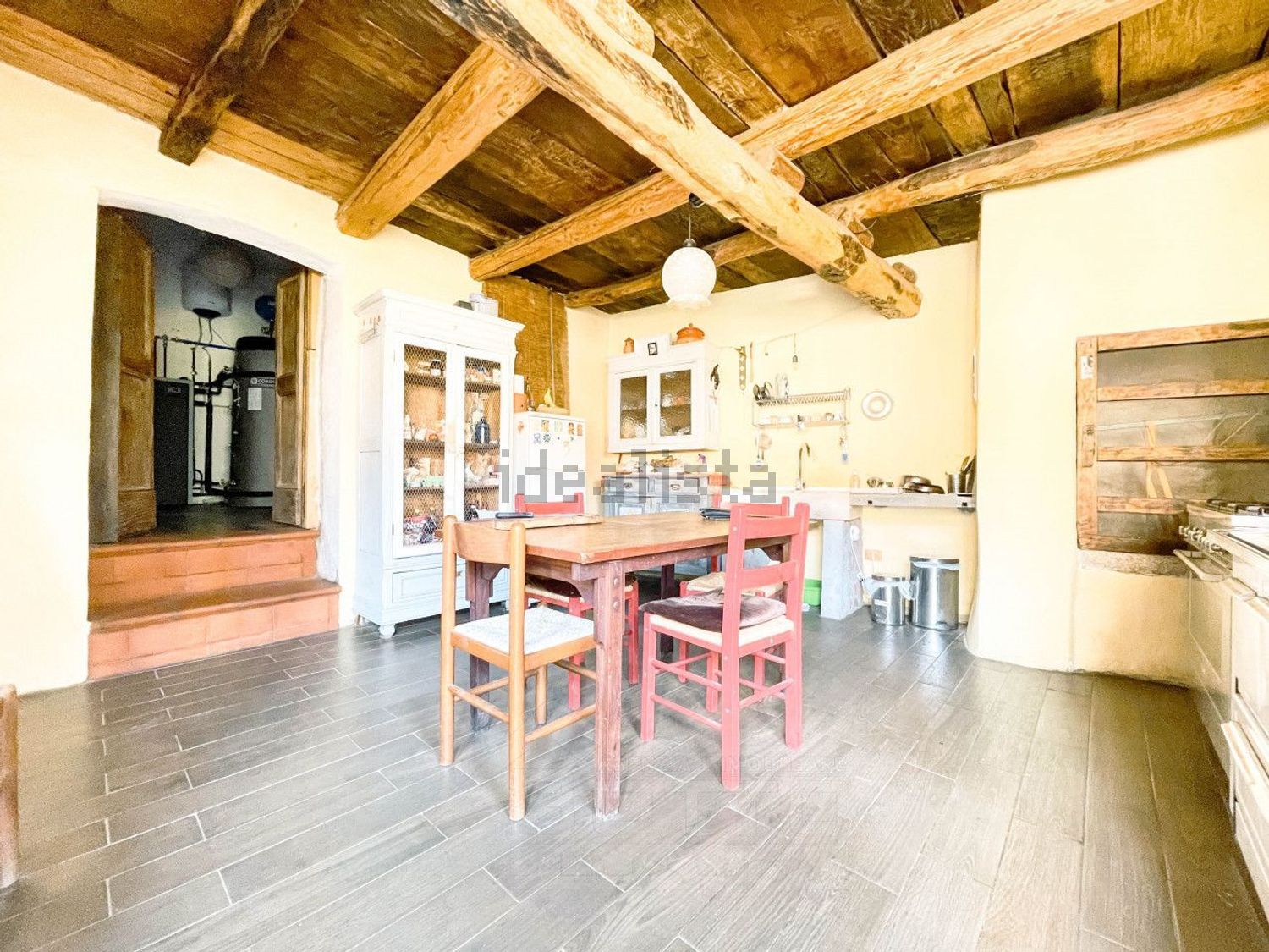Terraced house in Ameno