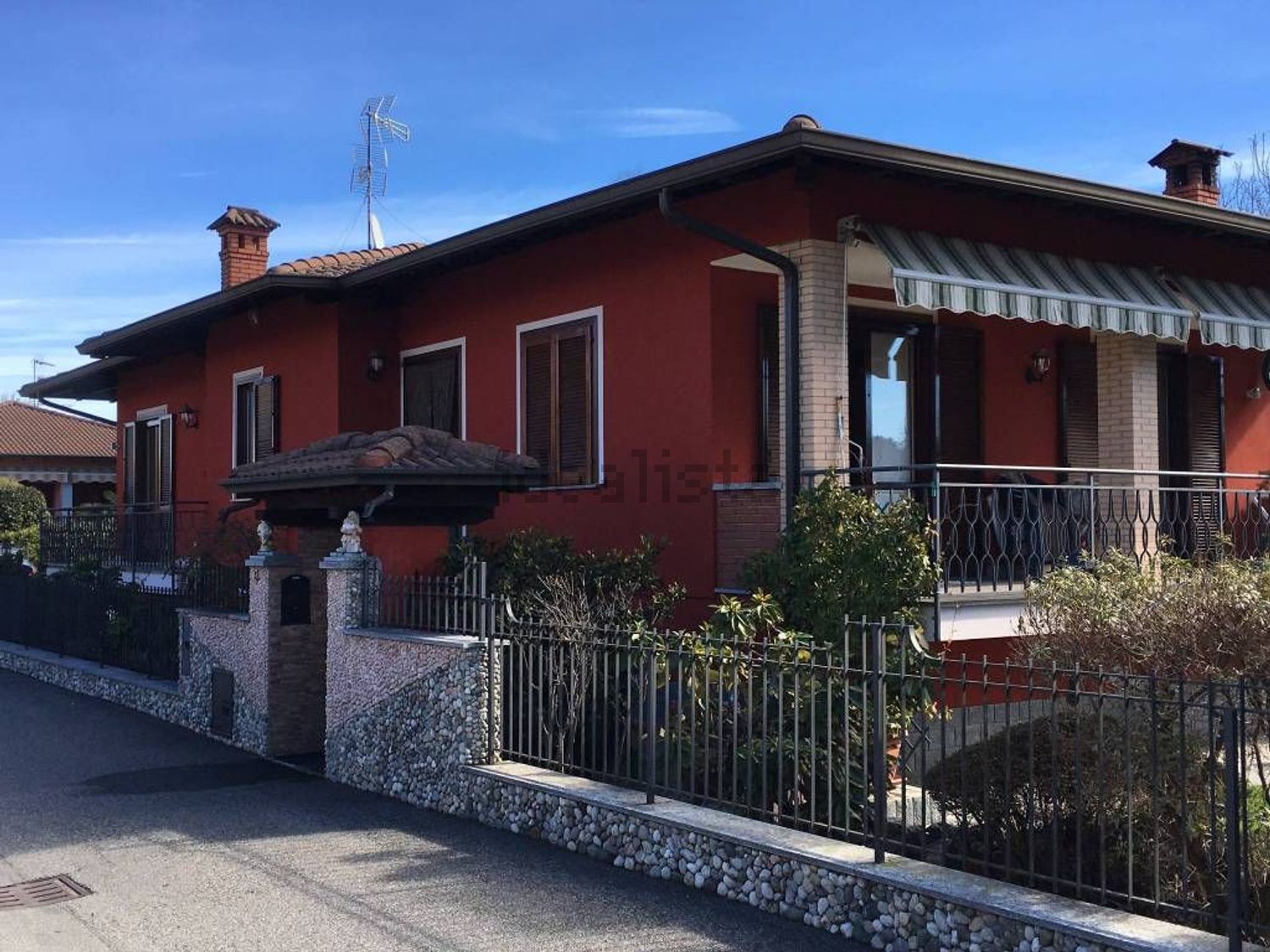 Case e ville a Borgo Ticino