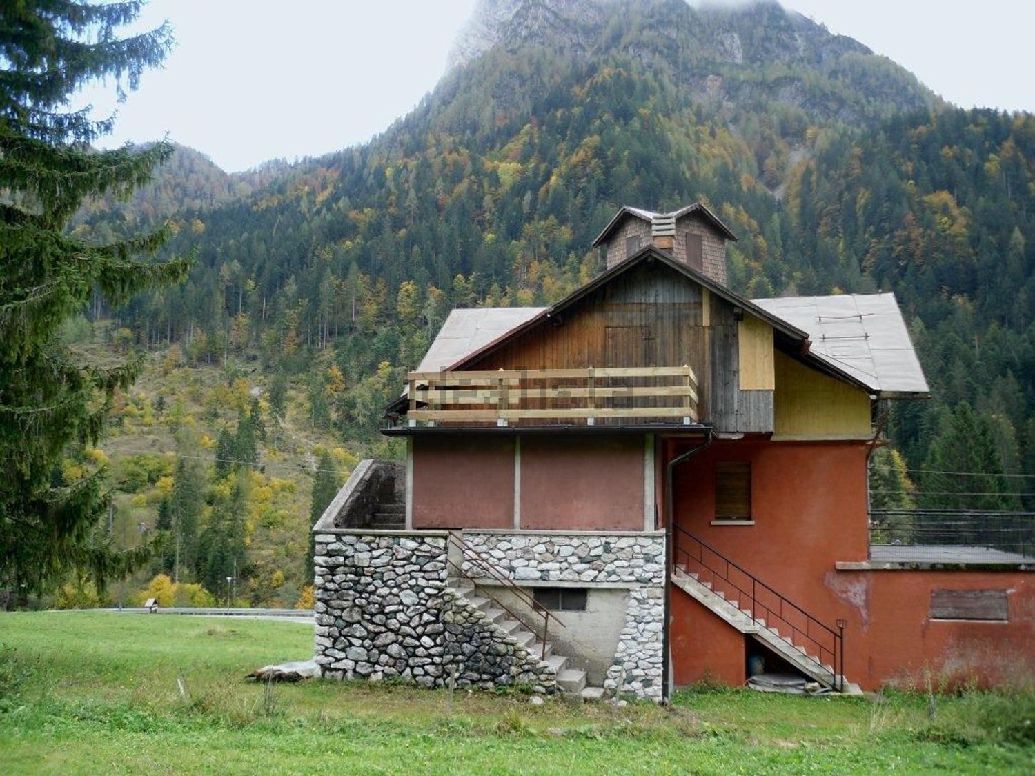 Detached house in Forni Avoltri