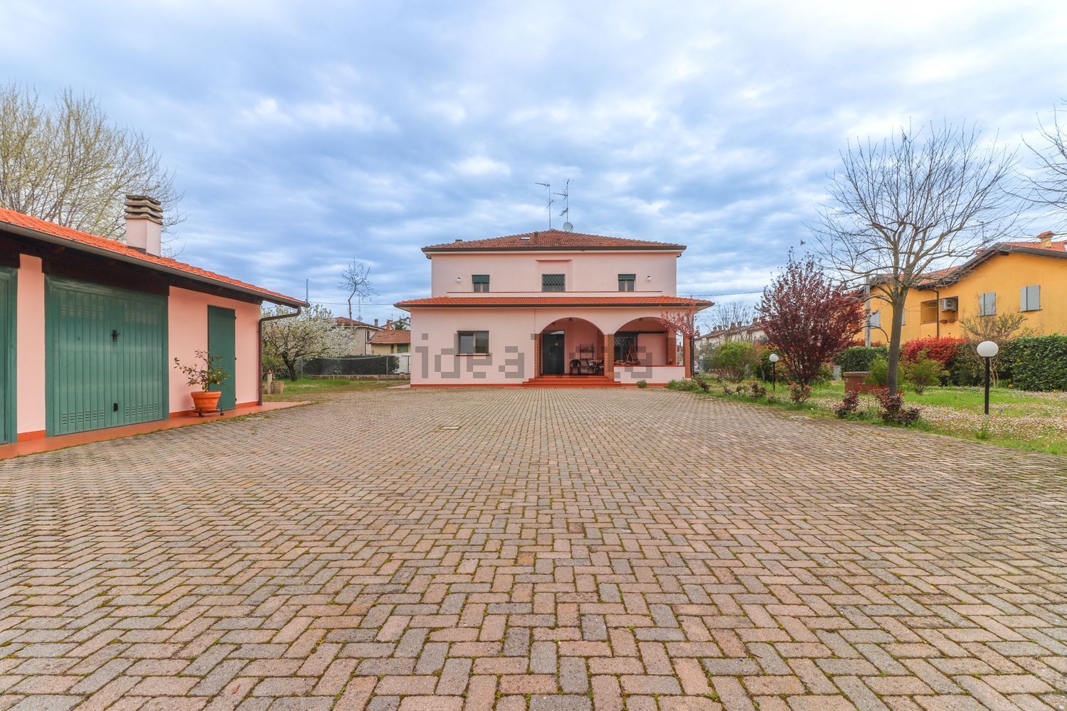 Semi-detached house in Medicina
