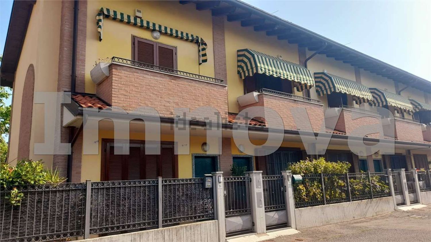 Terraced house in Villaggio Snia, Cesano Maderno