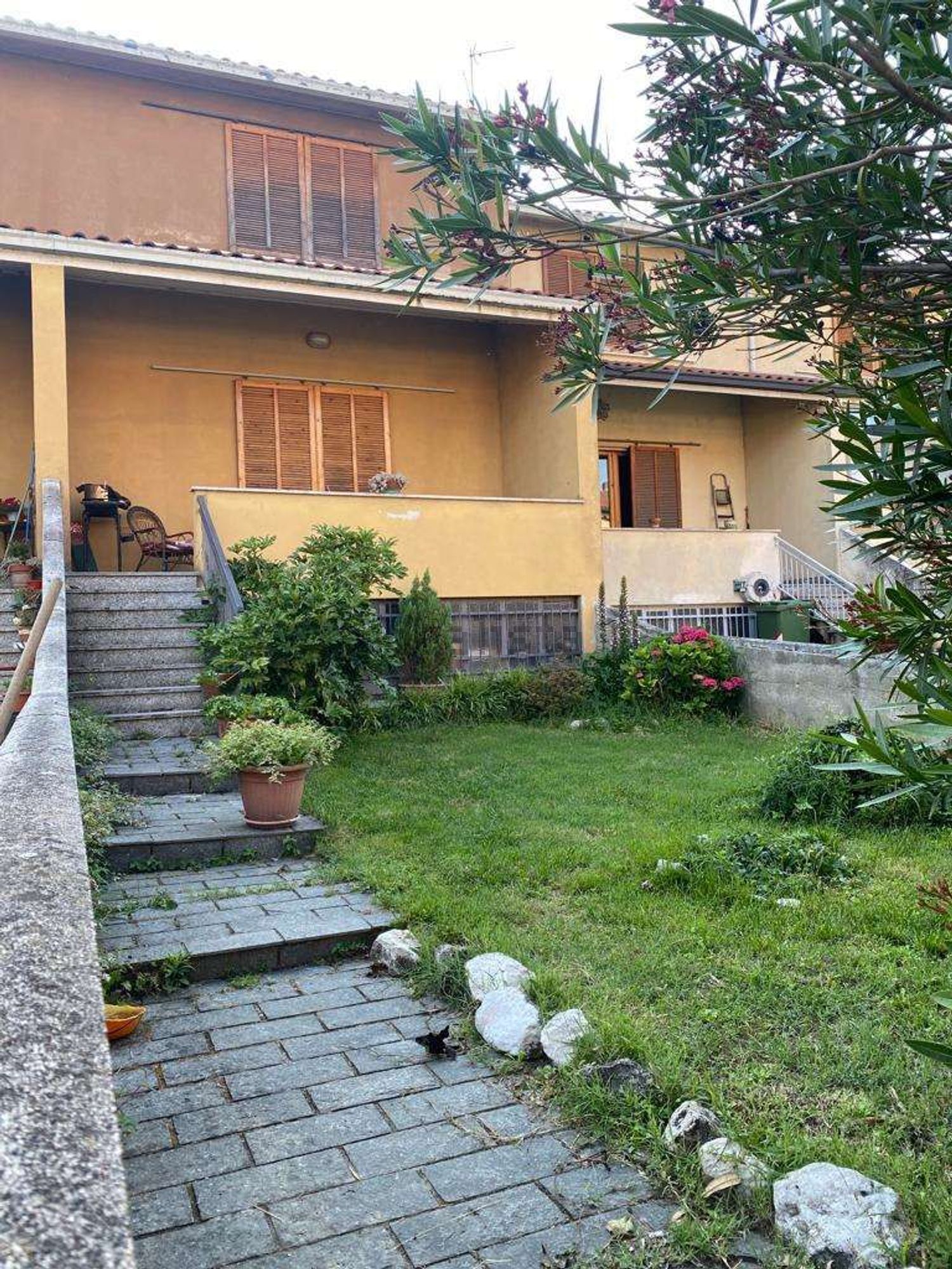 Terraced house in Mede