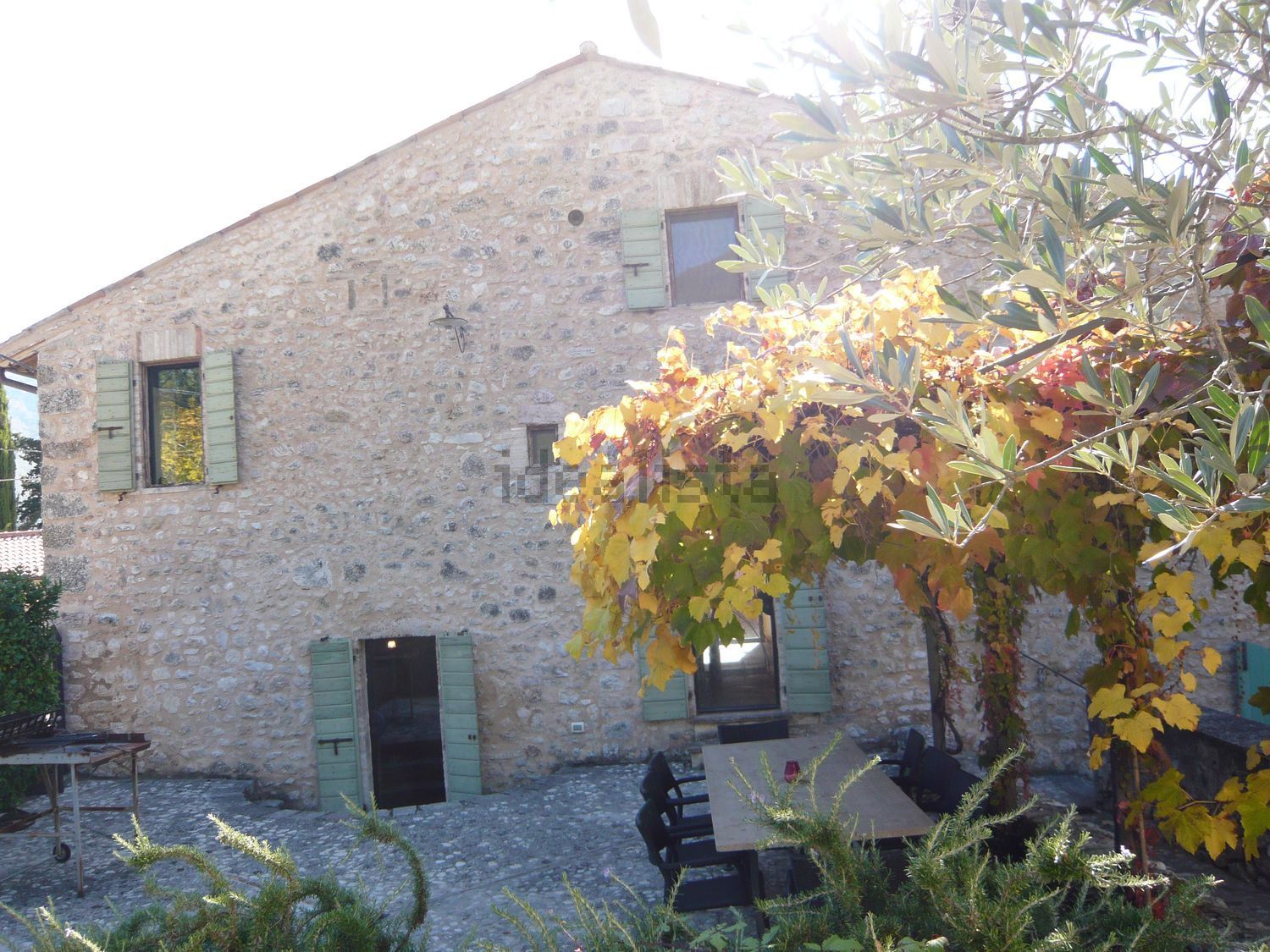 Rustici e casali a Vallo di Nera