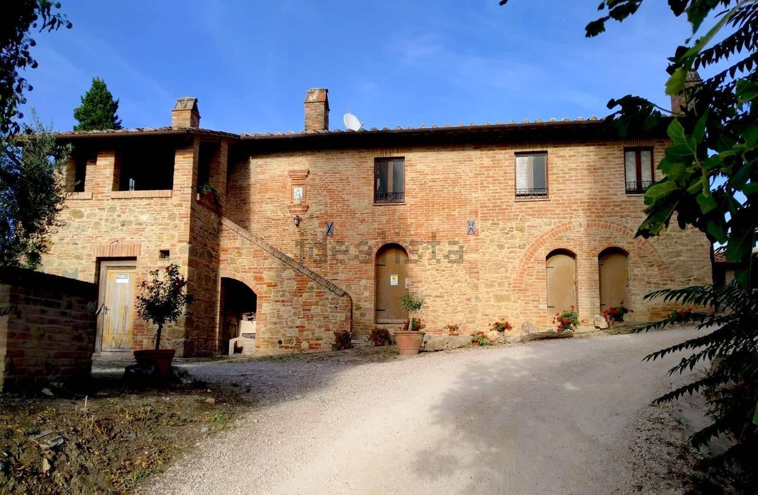 Rustici e casali a Centro, Chiusi