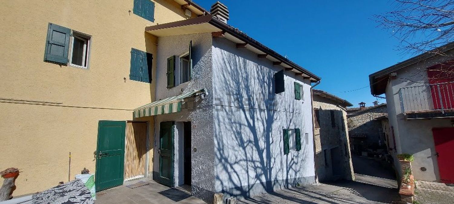 Dorfhaus in Serramazzoni