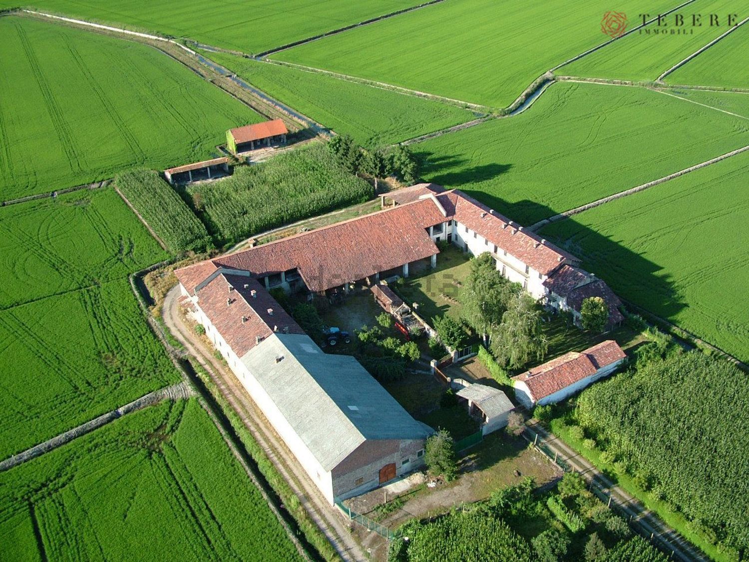 Rustici e casali a Villata