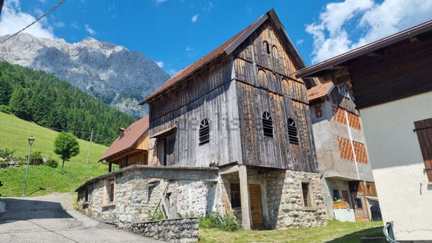 Rustici e casali a Forni Avoltri