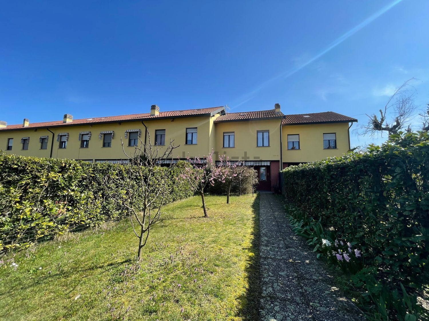 Villetta a schiera a Via Sivo - Via Caduti, Castelletto sopra Ticino
